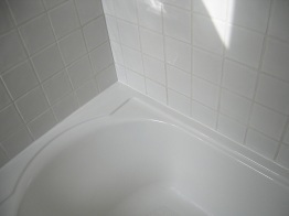 bath tub caulking